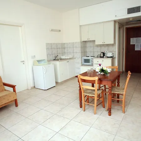 Apart-hotel New York Plaza Pafos