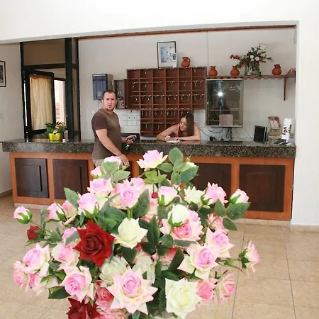 New York Plaza Apartmanhotel Paphos