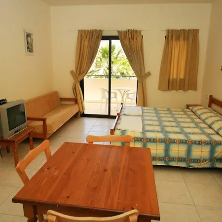 New York Plaza Hotel apartamentowy Pafos