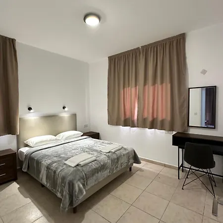 Aparthotel New York Plaza Paphos