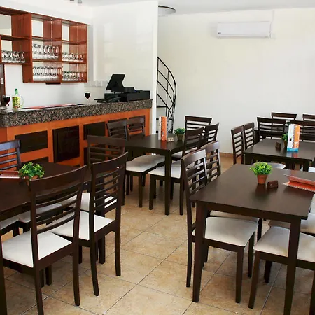 Hotel apartamentowy New York Plaza Pafos