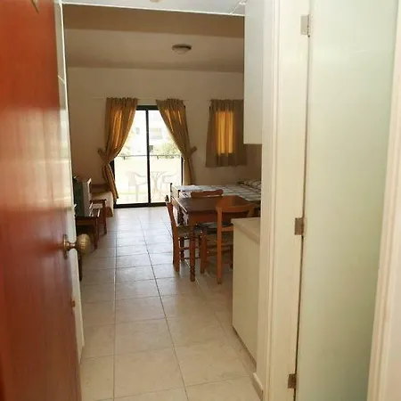 Hotel apartamentowy New York Plaza Pafos