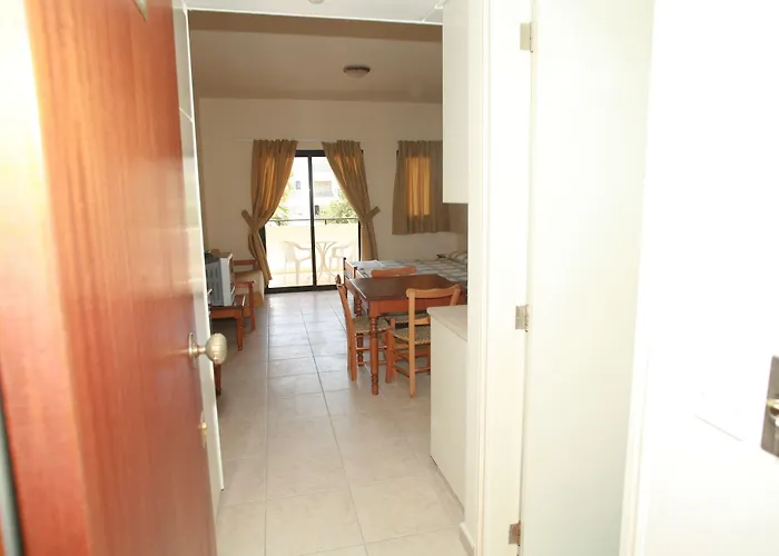 New York Plaza Пафос