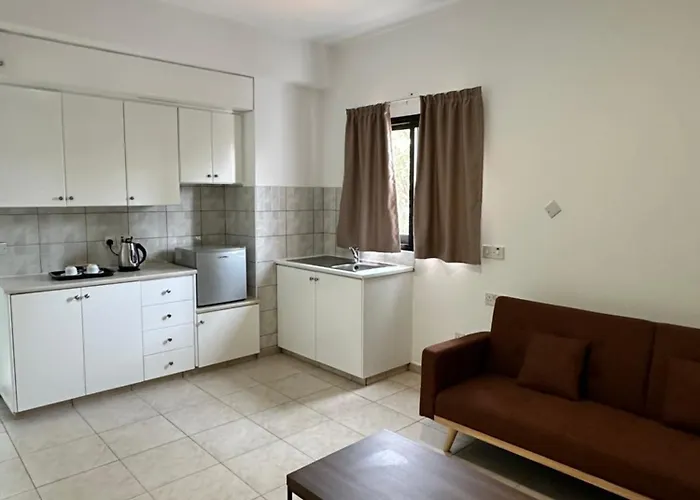 New York Plaza 3* Пафос