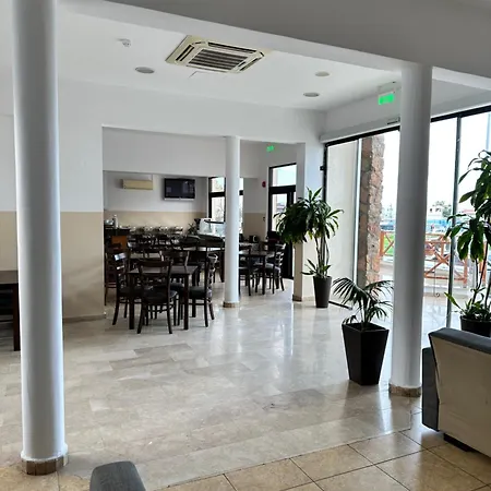 Hotel apartamentowy New York Plaza 3*