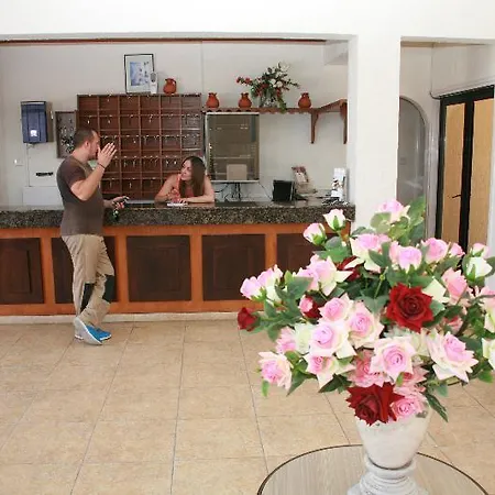 New York Plaza מלון דירות פאפוס