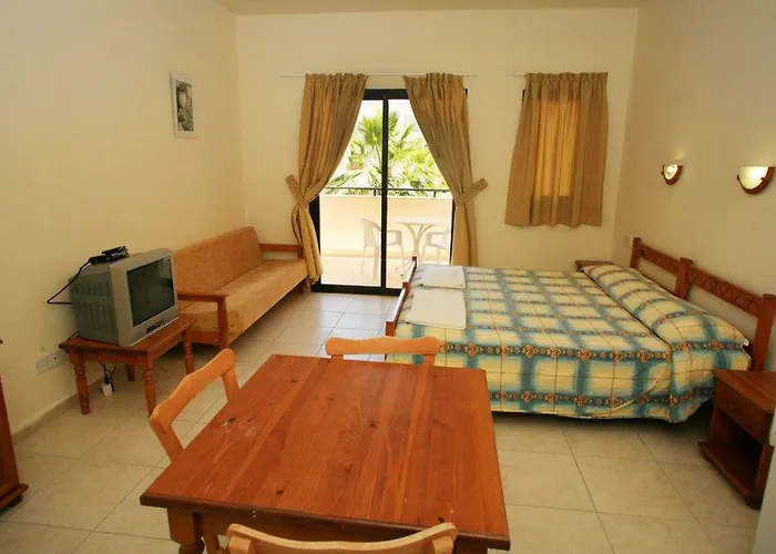 New York Plaza Apartmanhotel Paphos