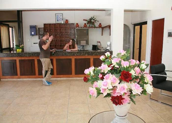 New York Plaza Apartmanhotel Paphos